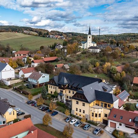 Valassky Hotel A Pivni Lazne Ogar Luhačovice Екстериор снимка